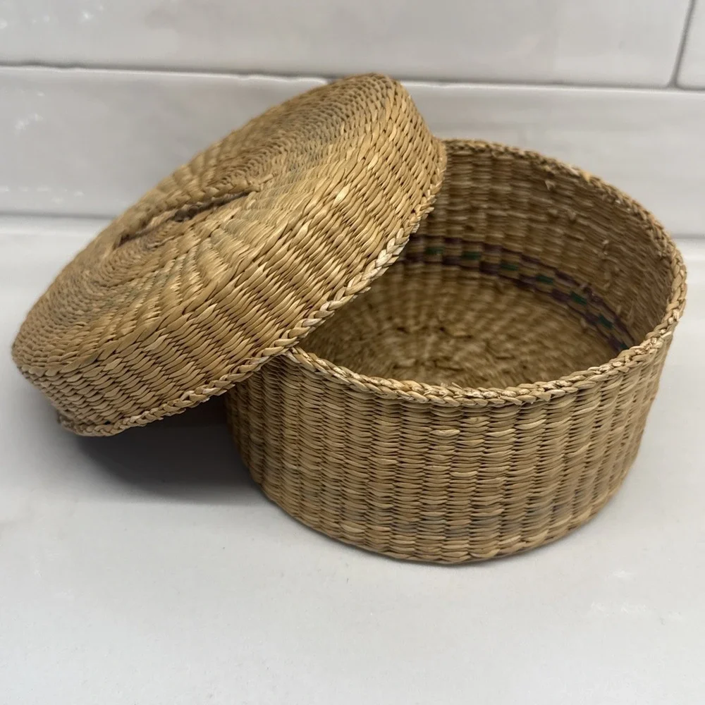 Vintage Woven Sweetgrass Basket w/Lid 5.5
